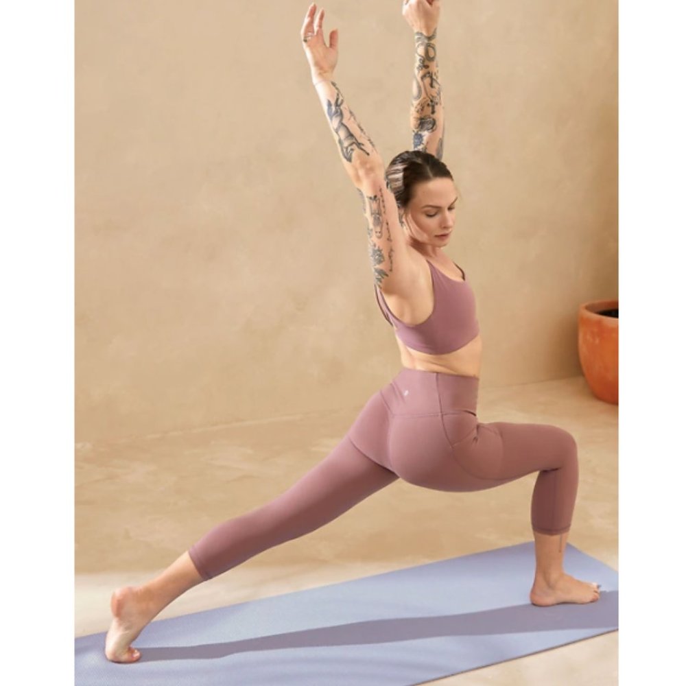 NWT ATHLETA Salutation Capri